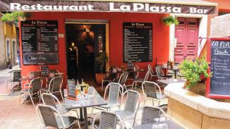 la-plassa-entree-du-restaurant-vue-de-la-terrasse-54d7c